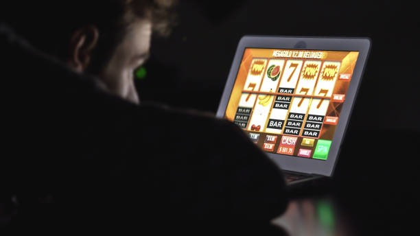 sinar567 app home screen showing live-dealer tables and football markets on mobile phone